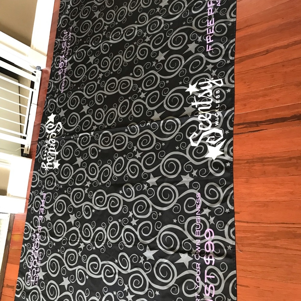 Scentsy tablecloth